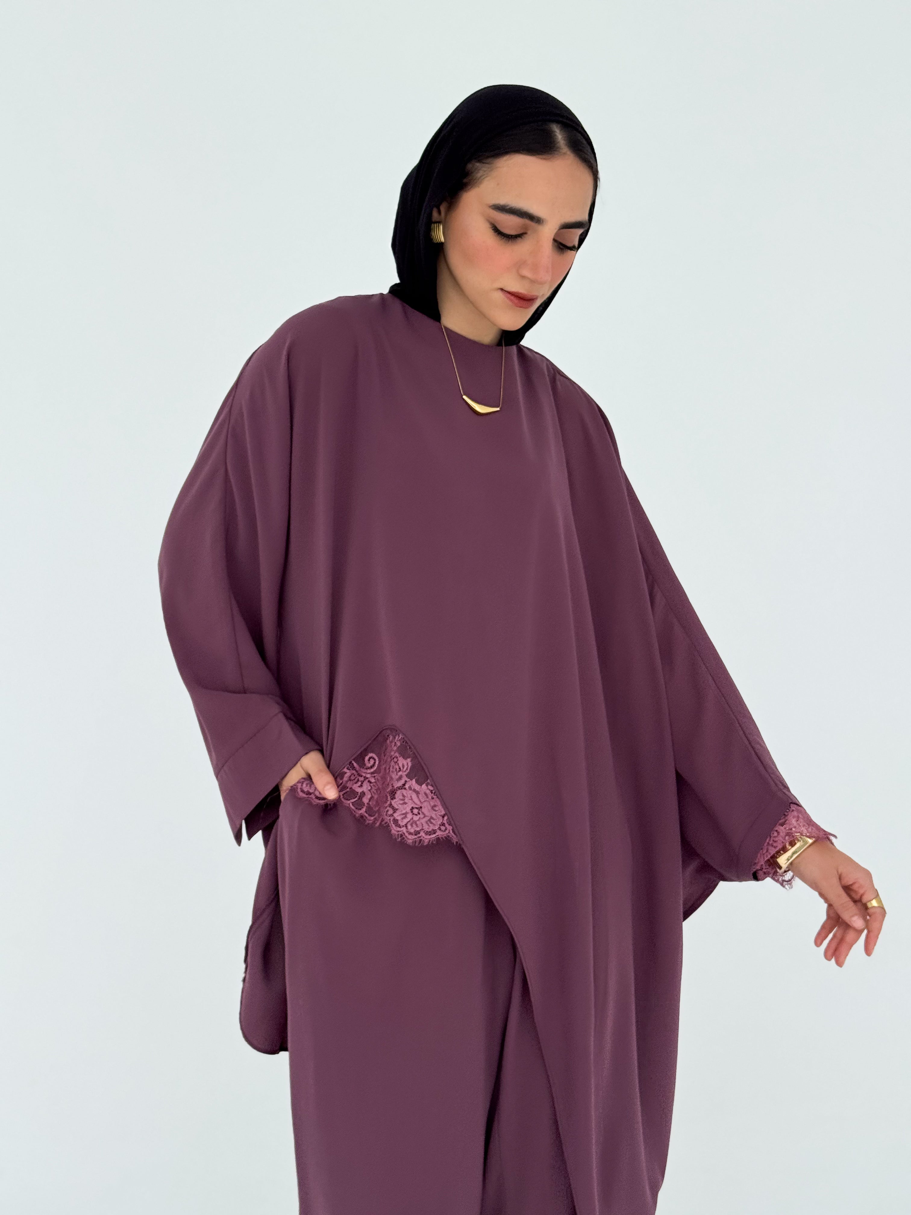 Elegant Women’s Lace-Detail Set