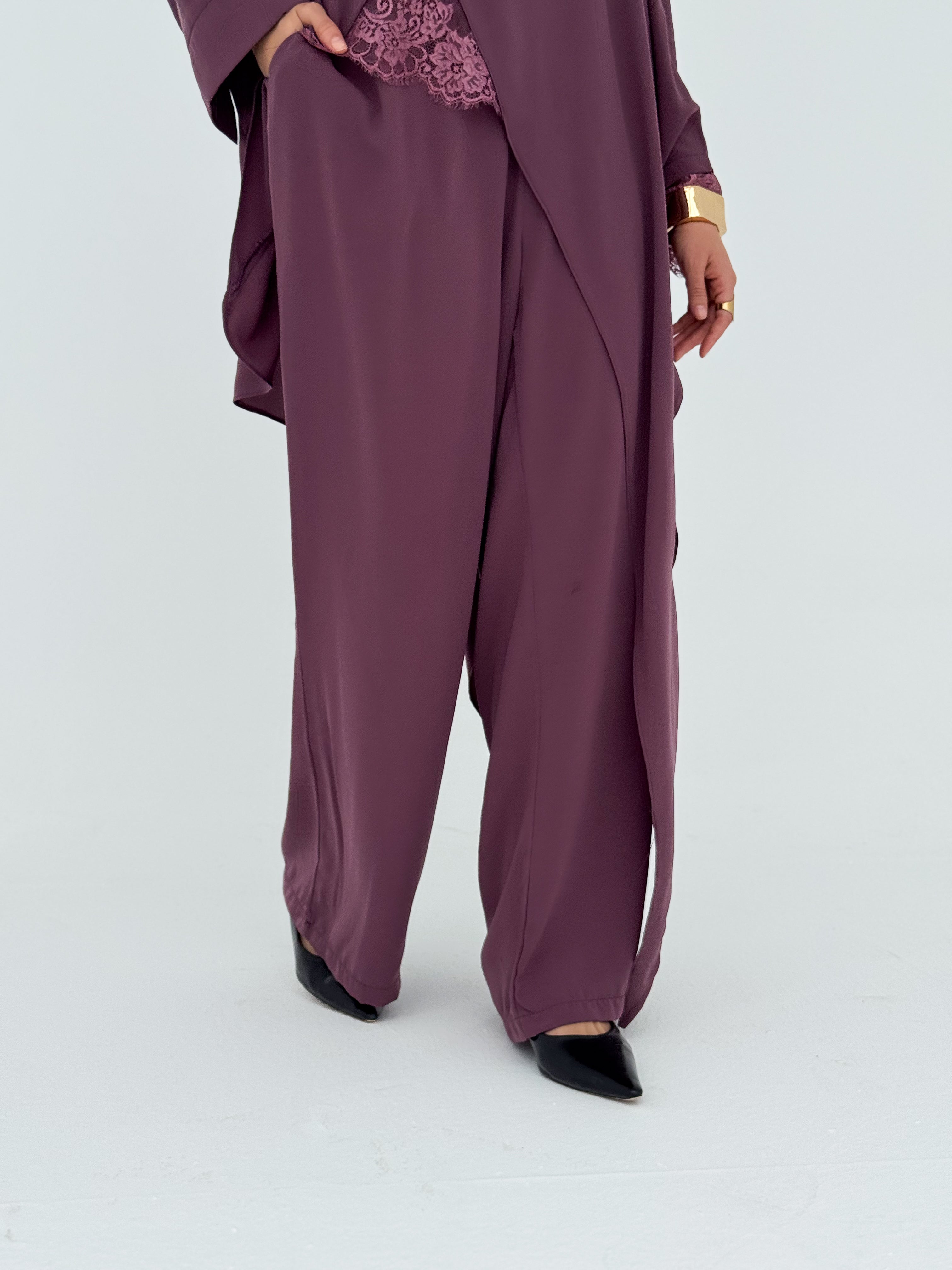 Elegant Women’s Lace-Detail Set