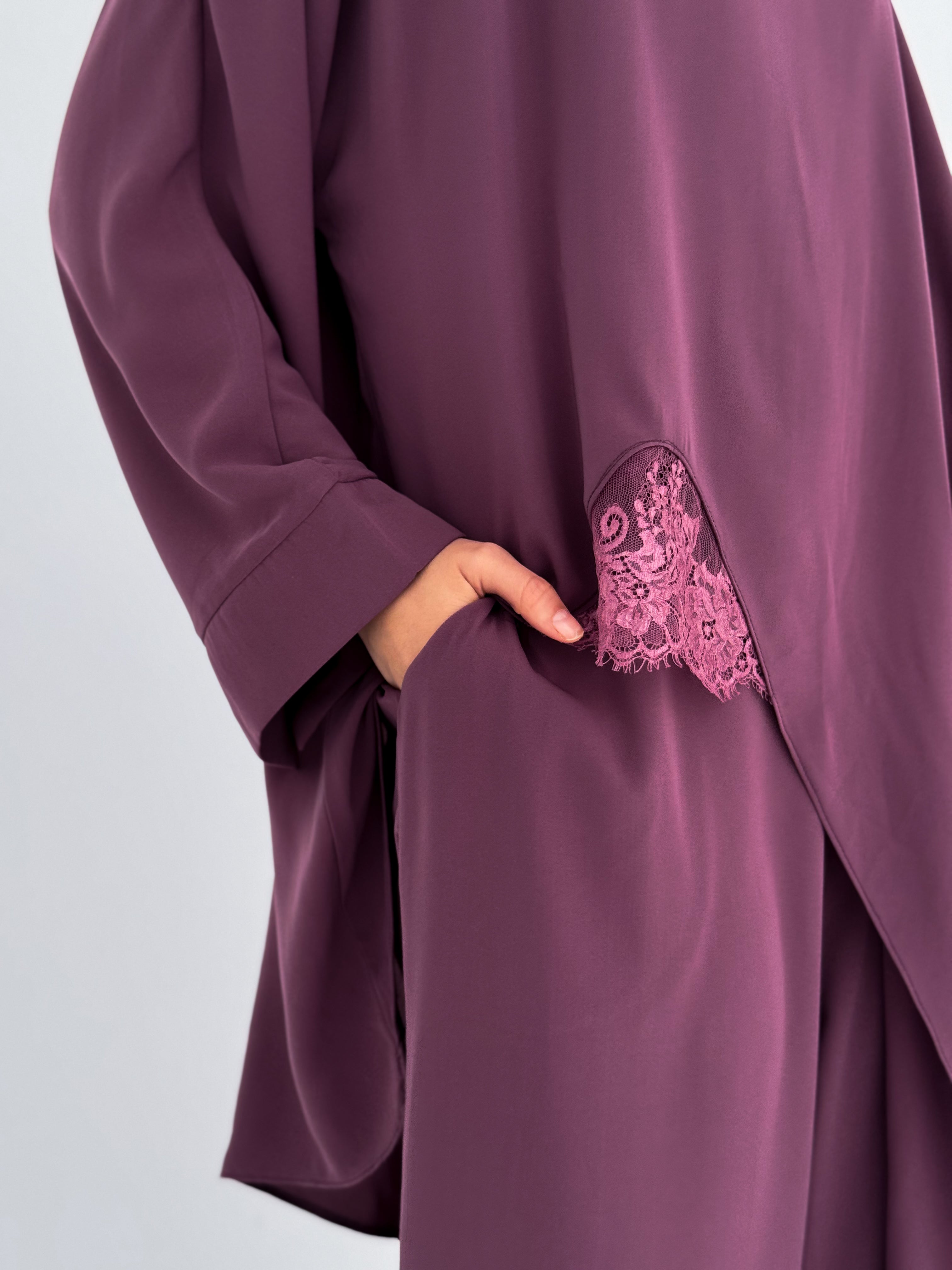 Elegant Women’s Lace-Detail Set
