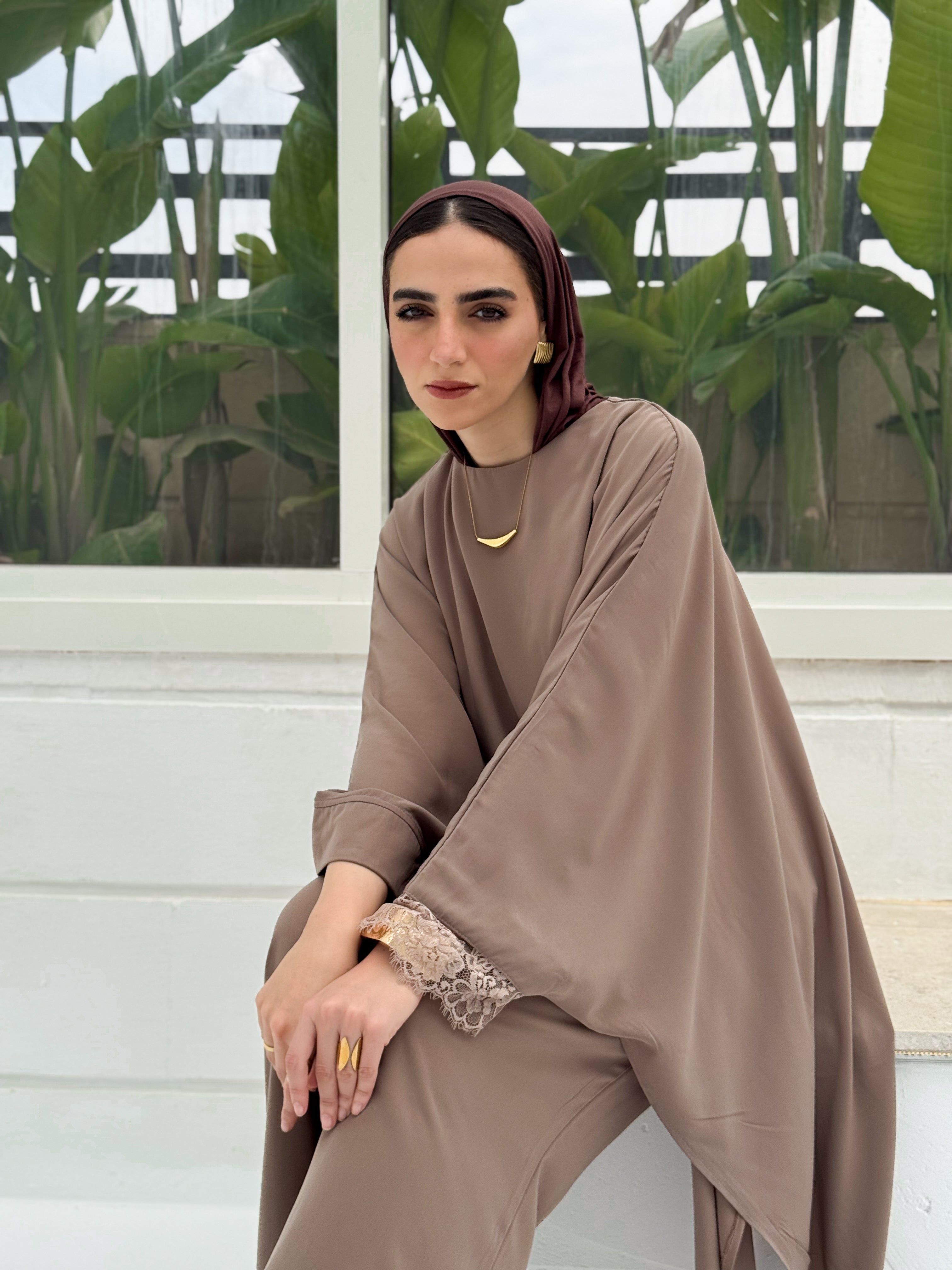 Elegant Women’s Lace-Detail Set